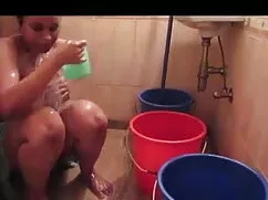 বড় সুন্দরী মহিলা সে ...