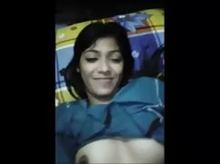 বয়স্ক মহিলার মজা পা ...